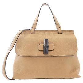 Bolsa de mão Gucci em couro bege Bege