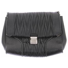 Miu Miu Bolsa de mão em couro preto Preto