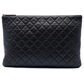 Pochette Chanel Black Large Quilted Lambskin O Case Noir