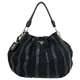 Borsa Tote a Spalla Prada in Pelle Nera e Nylon Nero