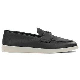 Prada Mocasín de piel con logotipo triangular Negro