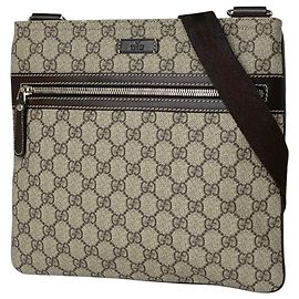 Bolsa de ombro Gucci com padrão GG castanho Marrom