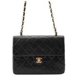 Borsa a tracolla con catena Chanel Matelassé in pelle d'agnello nera Nero