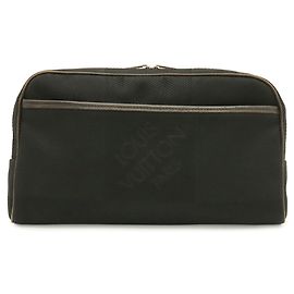 Louis Vuitton Damier Geant Sling Bag Schwarz