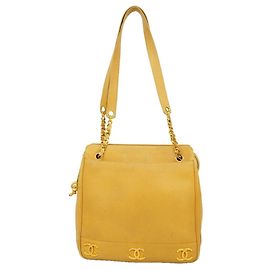 Bolsa de Ombro Chanel Triple Coco em Bege Bege