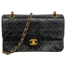 Bolsa de Ombro Chanel Matelassé Preto