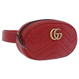 Cinturón Gucci GG Marmont de piel acolchada Roja