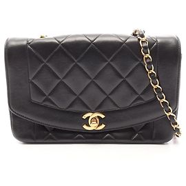 Bolsa de Ombro Chanel Matelassé Diana Flap Preto