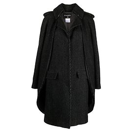 Manteau Chanel en laine noir à chevrons avec cape Noir