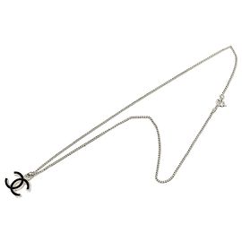 Collana con pendente Chanel CC in ottone e smalto nero Nero