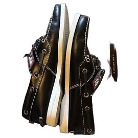 Prada Schwarze Leder-Bootsschuhe Schwarz