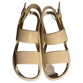 Givenchy Flache Sandalen aus beigem Kunststoff Beige