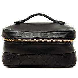 Chanel Vanity Bag aus schwarzem gestepptem Lammleder mit CC-Logo Schwarz