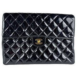 Mochila Chanel de piel charol negra Negro
