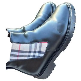 Black leather Chelsea boots with Burberry Check Black