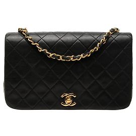 Borsa a tracolla Chanel Matelassé 23 Coco Mark Chain Nero