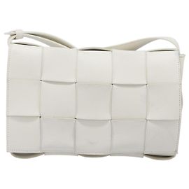 Bottega Veneta Cassette Maxi Intrecciato Leather Small Branco