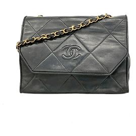 Bolsa de Ombro com Corrente Chanel Matelassé Preto