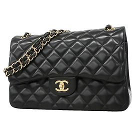 Borsa a tracolla Chanel in pelle d'agnello nera Nero