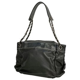 Borsa a tracolla Chanel in pelle d'agnello nera Nero