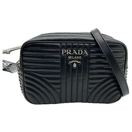 Bolsa de Ombro Prada Diagram em Couro de Bezerro Preto Preto