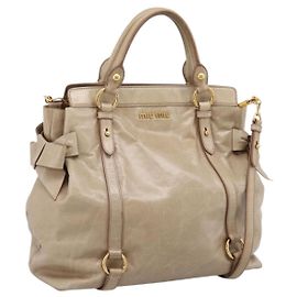 Bolsa de mão Miu Miu com laço lateral em couro 2way Beige Gold RN0939 Auth am12577V Bege Dourado