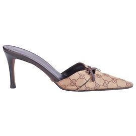 Mules con tacco a punta Gucci GG Canvas Marrone Altro