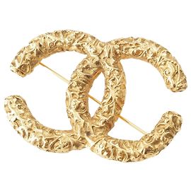 Gold Chanel CC Gold Plated Lava Brooch Golden