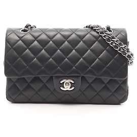 Chanel Matelassé Double Flap Schultertasche Schwarz