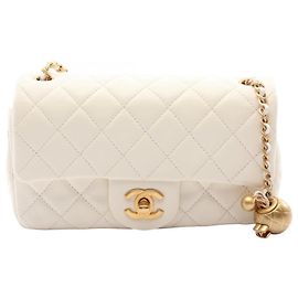 Sac Chanel Matelassé Mini Flap Bag Blanc