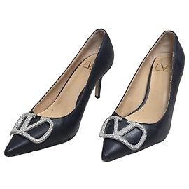 Valentino Garavani Vlogo black leather pumps Black