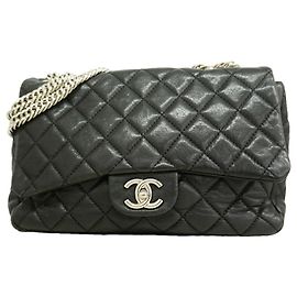 Bolsa de ombro Chanel em couro preto Preto