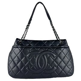 Borsa a tracolla Chanel in vitello martellato nero Nero
