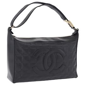 Bolsa de Ombro CHANEL Choco Bar em pele de cordeiro preta e dourada CC Auth 200511V Preto Dourado