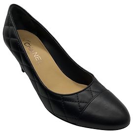 Chanel Black 2014 Classic Quilted Matelasse Leather Cap Toe CC Logo Pumps Black