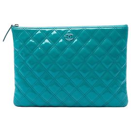 Pochette Chanel Medium Quilted Patent O Case Bleue Bleu