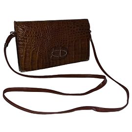 Clutch Christian Dior em couro com relevo de crocodrilo e alça Marrom Caramelo