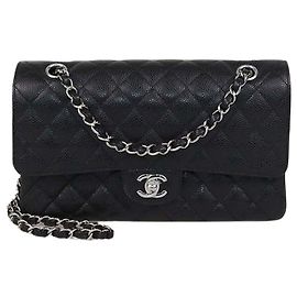 Borsa Chanel Medium Classic Double Flap in pelle caviar matelassé nera Nero