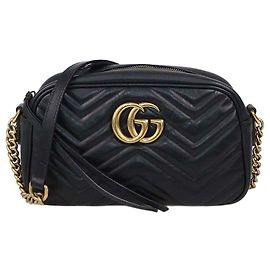 Picca borsa a tracolla GG Marmont in pelle matelassé nera Gucci Nero