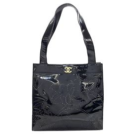 Bolso Chanel Camellia perforado Negro