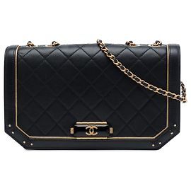 Chanel Black Medium Quilted Calfskin Octagon CC Clasp Flap Preto