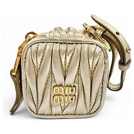 Pingente de bolsa em couro Miu Miu Dourado