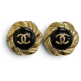 Pendientes CHANEL A22A AB8733 con motivo de botón Coco Mark Negro Dorado