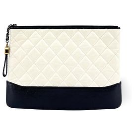 Chanel Gabrielle O Case Clutch aus gestepptem Kalbsleder Medium Weiß
