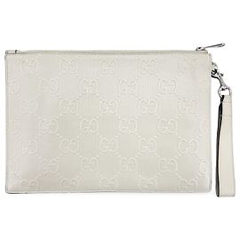 Pochette Gucci en cuir perforé embossé GG Blanc
