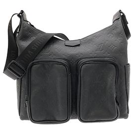 Bolso de hombro Louis Vuitton Monogram Shadow Hobo Cargo Negro