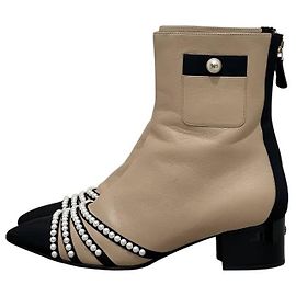 Stivaletti Chanel CC con punta e perle Sz.38.5 usati Altro