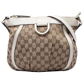 Bolsa Tiracolo Gucci Abbey D Ring em Lona GG Bege Bege
