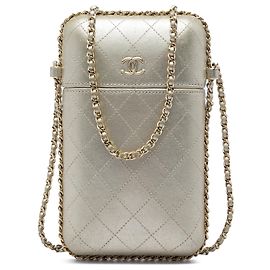 Porta-telemóvel Chanel Gold CC acolchoado em pele de cordeiro metalizada com corrente Dourado Outro