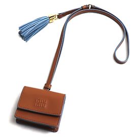 Miu Miu Pingente de Bolsa Trick Bag Charm em couro Marrom Azul claro